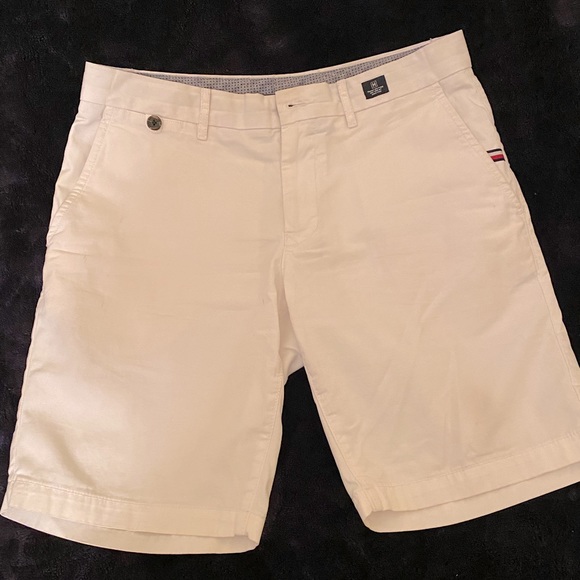 Tommy Hilfiger Short Pants - Picture 2 of 4